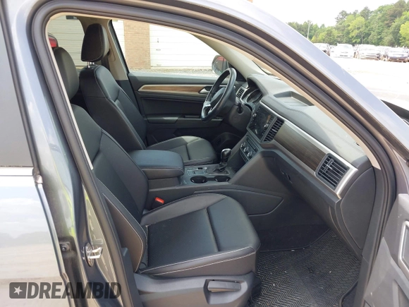 2021 Volkswagen Atlas SE with VIN 1V2DP2CA6MC500115, listed as a IAAI auction lot 42503213 with 49,898 mi miles and . Bid and sale history available at DreamBid. Image 5.
