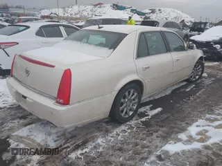 2008 Cadillac DTS 1SA z VIN 1G6KD57Y48U110756, wystawiony jako IAAI lot #41553056 z przebiegiem 67 930 mil mil oraz . Historia ofert i sprzedaży dostępna na DreamBid. Obrazek 4.