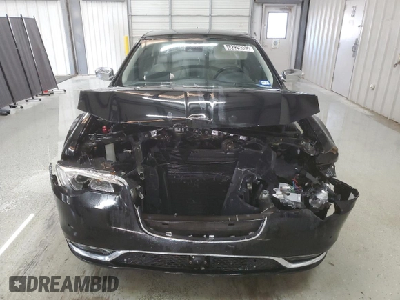 2019 Chrysler 300 Limited with VIN 2C3CCAKG0KH580552, listed as a Copart auction lot 43329005 with 49,478 mi miles and Clean Title. Bid and sale history available at carsss.com. Image 5.
