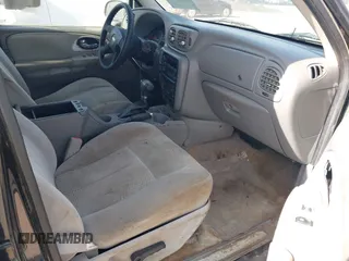 2007 Chevrolet TrailBlazer LS with VIN 1GNDS13S672255756, listed as a IAAI auction lot 42080597 with 194,335 mi miles. Bid and sale history available at carsss.com. Image 5.