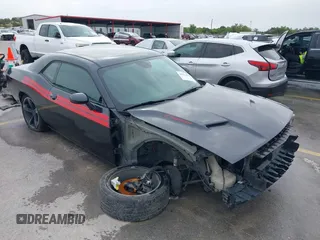 2017 Dodge Challenger SXT z VIN 2C3CDZAG2HH589064, wystawiony jako IAAI lot #41831075 z przebiegiem 120 599 mil mil oraz . Historia ofert i sprzedaży dostępna na DreamBid. Obrazek 1.