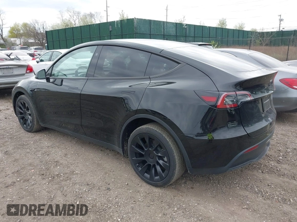 2024 Tesla Model Y с VIN 7SAYGDED5RF093696, выставлен на аукционе IAAI как лот 42061020 с пробегом 21 220 миль миль и . История ставок и продаж доступна на DreamBid. Изображение 3.