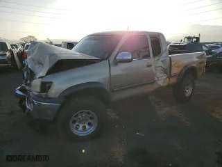 2002 Toyota Tundra SR5 with VIN 5TBBT44132S305155, listed as a Copart auction lot 44272655 with 147,670 mi miles and Non Repairable. Bid and sale history available at carsss.com. Image 1.