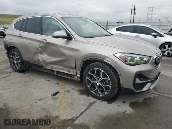 2021 BMW X1 xDrive28i z VIN WBXJG9C03M5U47126, wystawiony jako Copart lot #52113955 z przebiegiem 69 284 mil mil oraz Szkody całkowita. Historia ofert i sprzedaży dostępna na DreamBid. Obrazek 4.