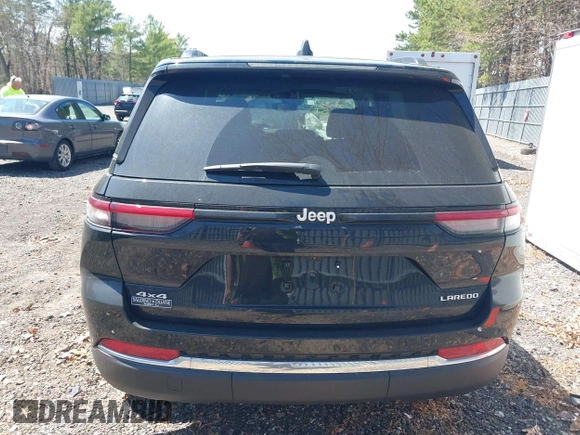2024 Jeep Grand Cherokee Laredo z VIN 1C4RJHAGXRC252560, wystawiony jako IAAI lot #42071868 z przebiegiem 11 991 mil mil oraz . Historia ofert i sprzedaży dostępna na DreamBid. Obrazek 16.