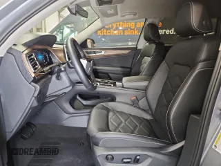 2025 Volkswagen Atlas SE with VIN 1V2HR2CA4SC521845, listed as a Copart auction lot 64470895 with 10,696 mi miles and Clean title. Bid and sale history available at DreamBid. Image 7.
