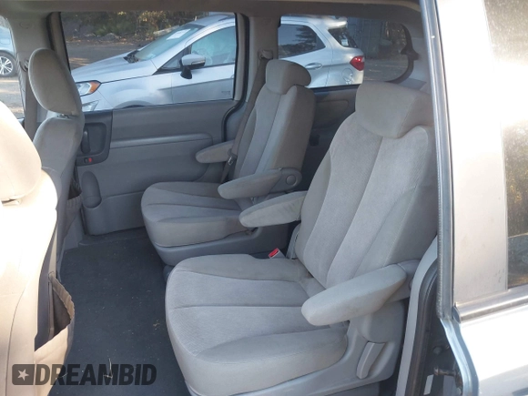 2009 Kia Sedona LX with VIN KNDMB233996320165, listed as a IAAI auction lot 40575451 with 122,057 mi miles. Bid and sale history available at carsss.com. Image 8.