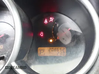 2009 Nissan Versa S z VIN 3N1BC13E39L368169, wystawiony jako IAAI lot #42465712 z przebiegiem 208 652 mil mil oraz . Historia ofert i sprzedaży dostępna na DreamBid. Obrazek 7.