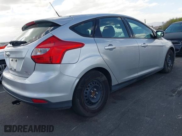 2014 Ford Focus SE z VIN 1FADP3K27EL113632, wystawiony jako IAAI lot #42271518 z przebiegiem 111 687 mil mil oraz . Historia ofert i sprzedaży dostępna na DreamBid. Obrazek 12.