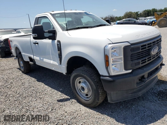 2024 Ford F-250 XL z VIN 1FTBF2BAXREC40360, wystawiony jako Copart lot #53801415 z przebiegiem Nie podano mil oraz Szkoda całkowita • Salvage title. Historia ofert i sprzedaży dostępna na DreamBid. Obrazek 4.