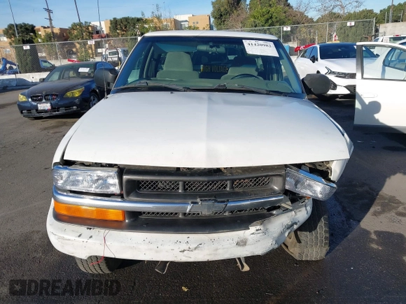 2001 Chevrolet S-10 LS with VIN 1GCCS195X1K143328, listed as a IAAI auction lot 41420982 with 282,852 mi miles and . Bid and sale history available at DreamBid. Image 12.