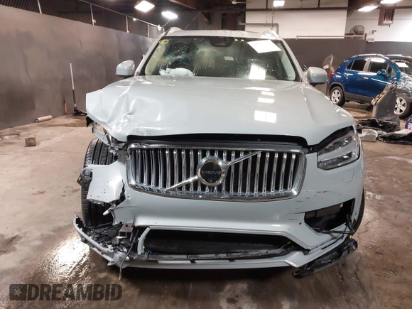 2024 Volvo XC90 Plus Bright Theme with VIN YV4062PE3R1190313, listed as a IAAI auction lot 41515224 with 7,630 mi miles. Bid and sale history available at carsss.com. Image 12.