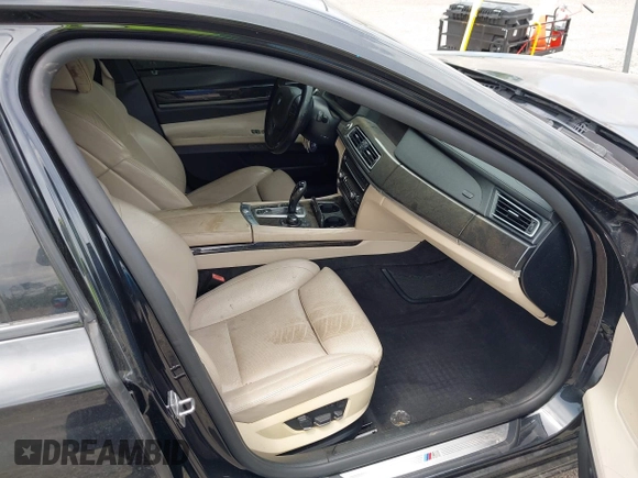 2011 BMW 7 Series 750Li с VIN WBAKB8C55BC852304, выставлен на аукционе IAAI как лот 42548356 с пробегом 166 529 миль миль и . История ставок и продаж доступна на DreamBid. Изображение 5.