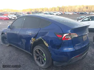 2021 Tesla Model Y Long Range with VIN 5YJYGDEE0MF066727, listed as a IAAI auction lot 41739686 with 1 mi miles. Bid and sale history available at carsss.com. Image 3.