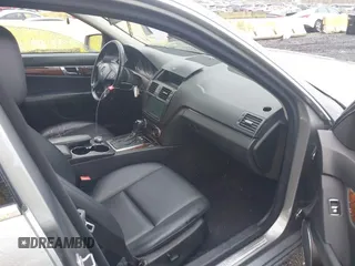 2010 Mercedes-Benz C 300 Sport z VIN WDDGF8BBXAR096359, wystawiony jako IAAI lot #42315575 z przebiegiem 98 293 mil mil oraz . Historia ofert i sprzedaży dostępna na DreamBid. Obrazek 5.