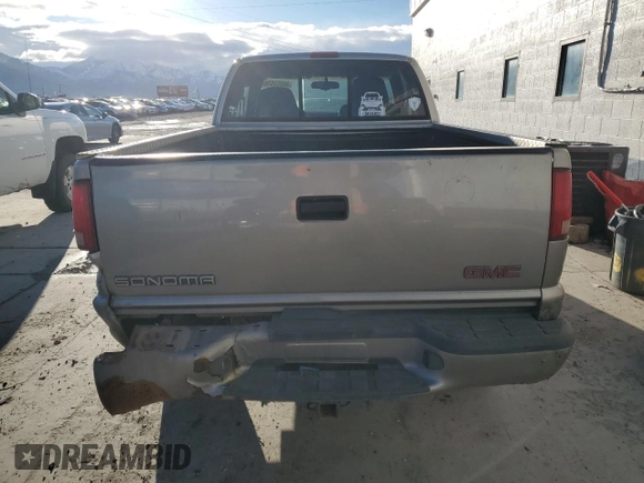 1998 GMC Sonoma SLS w/1SJ Pkg with VIN 1GTCT19W8W8532706, listed as a Copart auction lot 86663874 with 185,800 mi miles and Salvage Title. Bid and sale history available at carsss.com. Image 6.