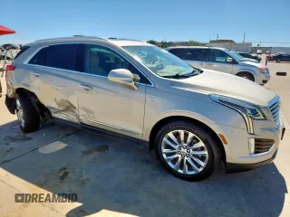2017 Cadillac XT5 Platinum AWD z VIN 1GYKNFRS0HZ111747, wystawiony jako Copart lot #57666415 z przebiegiem 72 632 mil mil oraz Szkody całkowita. Historia ofert i sprzedaży dostępna na DreamBid. Obrazek 4.