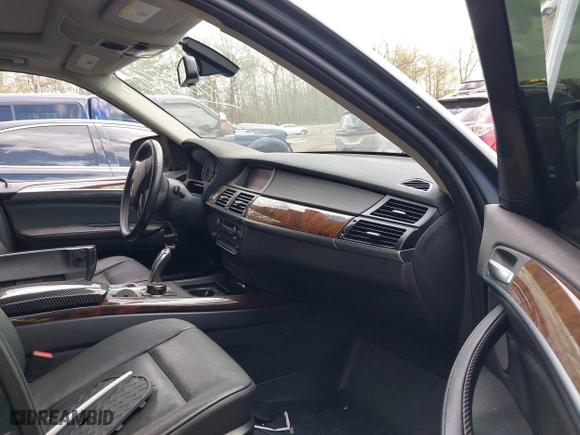 2011 BMW X5 35i with VIN 5UXZV4C56BL406632, listed as a IAAI auction lot 41981590 with 168,534 mi miles. Bid and sale history available at carsss.com. Image 5.