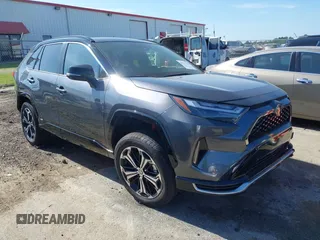 2025 Toyota RAV4 XSE z VIN JTMEB3FVXSD246828, wystawiony jako IAAI lot #42767420 z przebiegiem 4 121 mil mil oraz . Historia ofert i sprzedaży dostępna na DreamBid. Obrazek 1.
