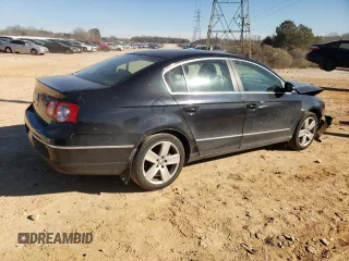 2008 Volkswagen Passat Turbo z VIN WVWJK73C28P081938, wystawiony jako Copart lot #43255115 z przebiegiem 167 156 mil mil oraz Szkoda całkowita • Salvage title. Historia ofert i sprzedaży dostępna na DreamBid. Obrazek 3.