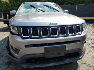 2018 Jeep Compass Latitude z VIN 3C4NJDBB8JT234996, wystawiony jako Copart lot #58418545 z przebiegiem 57 327 mil mil oraz Szkoda całkowita • Salvage title. Historia ofert i sprzedaży dostępna na DreamBid. Obrazek 5.
