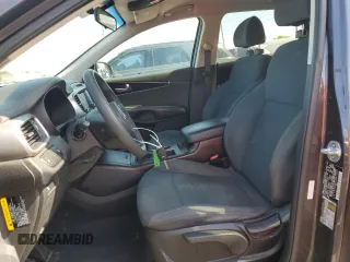 2018 Kia Sorento LX z VIN 5XYPG4A36JG375655, wystawiony jako Copart lot #56294815 z przebiegiem 65 771 mil mil oraz Szkoda całkowita • Salvage title. Historia ofert i sprzedaży dostępna na DreamBid. Obrazek 7.
