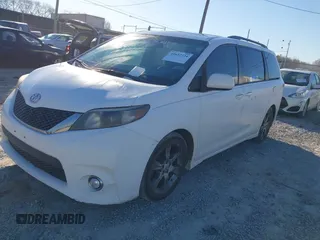 2011 Toyota Sienna SE with VIN 5TDXK3DC7BS029302, listed as a IAAI auction lot 41632724 with 211,503 mi miles. Bid and sale history available at carsss.com. Image 17.