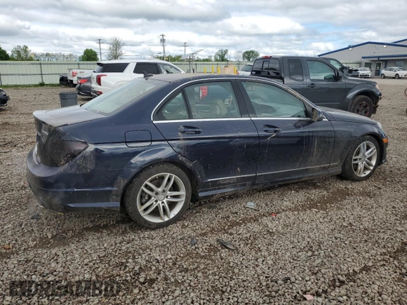 2013 Mercedes-Benz C 300 Sport z VIN WDDGF8AB6DR300385, wystawiony jako Copart lot #57798695 z przebiegiem 131 612 mil mil oraz Szkoda całkowita • Salvage title. Historia ofert i sprzedaży dostępna na DreamBid. Obrazek 3.