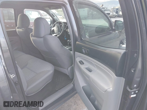 2015 Toyota Tacoma z VIN 3TMLU4EN8FM177785, wystawiony jako IAAI lot #41082160 z przebiegiem 156 761 mil mil oraz . Historia ofert i sprzedaży dostępna na DreamBid. Obrazek 8.