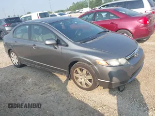 2006 Honda Civic LX z VIN 1HGFA16506L053340, wystawiony jako IAAI lot #42430551 z przebiegiem 335 247 mil mil oraz . Historia ofert i sprzedaży dostępna na DreamBid. Obrazek 1.