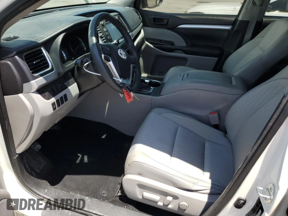 2016 Toyota Highlander LE Plus z VIN 5TDZKRFHXGS123556, wystawiony jako Copart lot #57639015 z przebiegiem 93 432 mil mil oraz Szkoda całkowita • Salvage title. Historia ofert i sprzedaży dostępna na DreamBid. Obrazek 7.