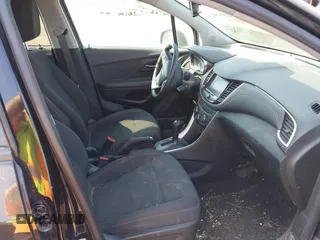 2022 Chevrolet Trax LS z VIN KL7CJNSM4NB551564, wystawiony jako IAAI lot #42066707 z przebiegiem 38 245 mil mil oraz . Historia ofert i sprzedaży dostępna na DreamBid. Obrazek 5.