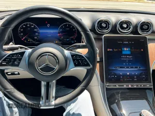 2022 Mercedes-Benz C 300 z VIN W1KAF4GB1NR050013, wystawiony jako Copart lot #61496615 z przebiegiem 77 812 mil mil oraz Czysty tytuł • Clean title. Historia ofert i sprzedaży dostępna na DreamBid. Obrazek 7.