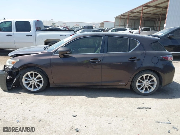 2013 Lexus CT 200h Hybrid with VIN JTHKD5BH4D2124262, listed as a IAAI auction lot 41823904 with 114,755 mi miles. Bid and sale history available at carsss.com. Image 14.