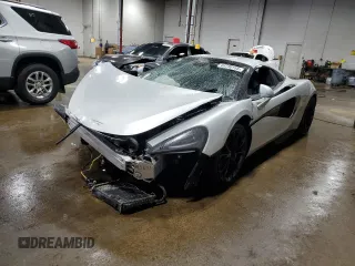 2018 McLaren 570S z VIN SBM13FAA2JW004594, wystawiony jako Copart lot #49730155 z przebiegiem Nie podano mil oraz Szkody całkowita. Historia ofert i sprzedaży dostępna na DreamBid. Obrazek 1.