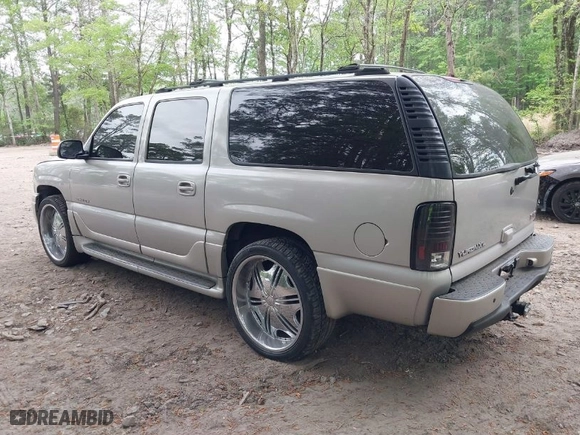 2004 GMC Yukon XL Denali with VIN 1GKFK66U34J280549, listed as a IAAI auction lot 42086519 with 386,587 mi miles. Bid and sale history available at carsss.com. Image 3.
