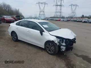 2024 Kia Forte LXS z VIN 3KPF24AD3RE826651, wystawiony jako IAAI lot #41887283 z przebiegiem 994 mil mil oraz . Historia ofert i sprzedaży dostępna na DreamBid. Obrazek 1.