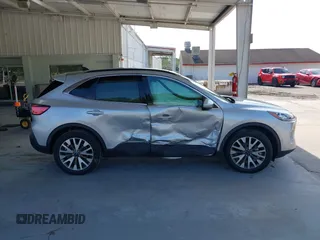 2020 Ford Escape Titanium с VIN 1FMCU9J92LUB28137, выставлен на аукционе IAAI как лот 42370699 с пробегом 53 253 миль миль и . История ставок и продаж доступна на DreamBid. Изображение 13.