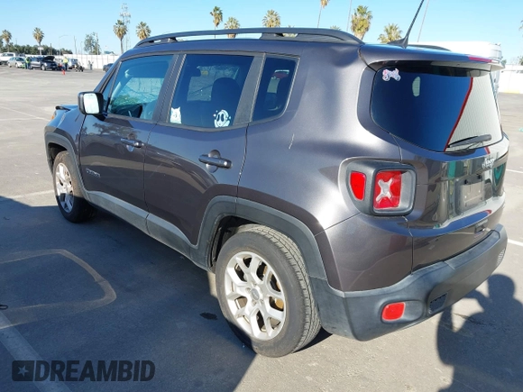 2018 Jeep Renegade Latitude with VIN ZACCJABB5JPH92303, listed as a IAAI auction lot 41762062 with 89,717 mi miles. Bid and sale history available at carsss.com. Image 3.