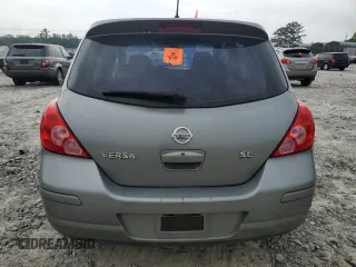 2007 Nissan Versa SL z VIN 3N1BC13E07L459929, wystawiony jako Copart lot #57472125 z przebiegiem 118 471 mil mil oraz Szkoda całkowita • Salvage title. Historia ofert i sprzedaży dostępna na DreamBid. Obrazek 6.