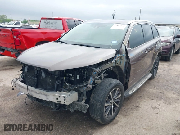 2017 Toyota Highlander XLE with VIN 5TDKZRFH1HS201561, listed as a IAAI auction lot 41841439 with 110,644 mi miles and . Bid and sale history available at DreamBid. Image 19.