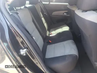 2015 Chevrolet Cruze LS z VIN 1G1PA5SG2F7278331, wystawiony jako Copart lot #52380075 z przebiegiem 138 848 mil mil oraz Szkoda całkowita • Salvage title. Historia ofert i sprzedaży dostępna na DreamBid. Obrazek 10.