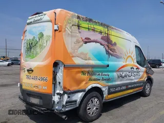 2020 Ford Transit z VIN 1FTYE1C89LKB18309, wystawiony jako IAAI lot #42086954 z przebiegiem 44 937 mil mil oraz . Historia ofert i sprzedaży dostępna na DreamBid. Obrazek 18.