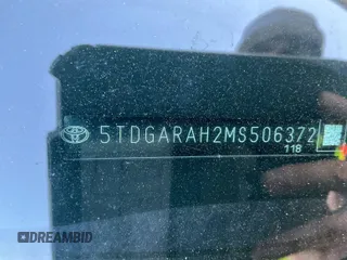 2021 Toyota Highlander Hybrid XLE z VIN 5TDGARAH2MS506372, wystawiony jako IAAI lot #42239919 z przebiegiem 49 218 mil mil oraz . Historia ofert i sprzedaży dostępna na DreamBid. Obrazek 1.