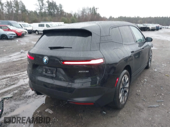 2024 BMW iX xDrive50 z VIN WB523CF00RCN76736, wystawiony jako IAAI lot #41162938 z przebiegiem 21 575 mil mil oraz . Historia ofert i sprzedaży dostępna na DreamBid. Obrazek 4.