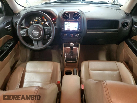 2015 Jeep Patriot High Altitude z VIN 1C4NJPFA0FD157556, wystawiony jako Copart lot #55453425 z przebiegiem 97 409 mil mil oraz Szkoda całkowita • Salvage title. Historia ofert i sprzedaży dostępna na DreamBid. Obrazek 8.