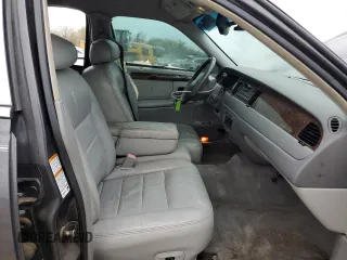 2001 Lincoln Town Car Signature with VIN 1LNHM82W11Y683915, listed as a Copart auction lot 50395865 with Not provided miles and Non repairable. Bid and sale history available at DreamBid. Image 7.