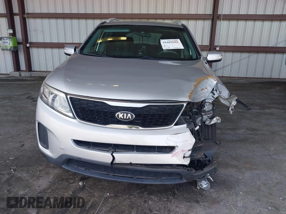 2014 Kia Sorento LX with VIN 5XYKT4A73EG425510, listed as a IAAI auction lot 41882601 with 165,751 mi miles and . Bid and sale history available at carsss.com. Image 6.