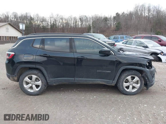 2017 Jeep Compass Latitude with VIN 3C4NJDBB6HT666092, listed as a IAAI auction lot 41199349 with 101,190 mi miles. Bid and sale history available at carsss.com. Image 13.