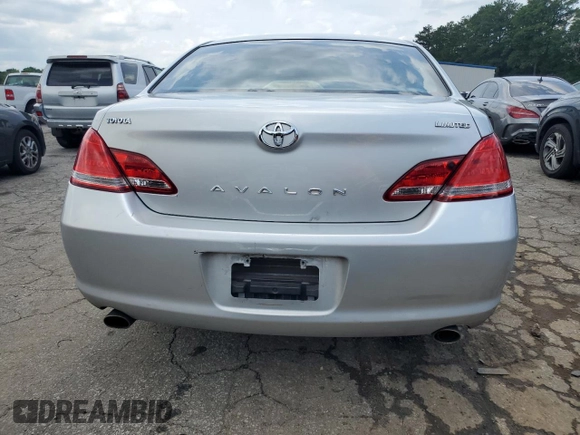2007 Toyota Avalon XL z VIN 4T1BK36B47U186914, wystawiony jako Copart lot #60364125 z przebiegiem 239 293 mil mil oraz Czysty tytuł • Clean title. Historia ofert i sprzedaży dostępna na DreamBid. Obrazek 6.